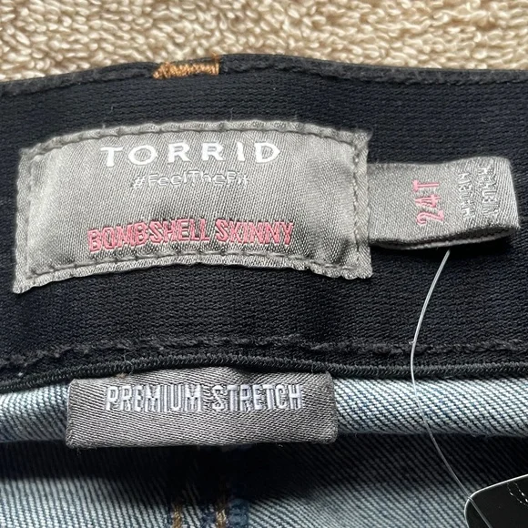 Torrid 24 T NWT Skinny Women Jeans - Picture 3 of 10